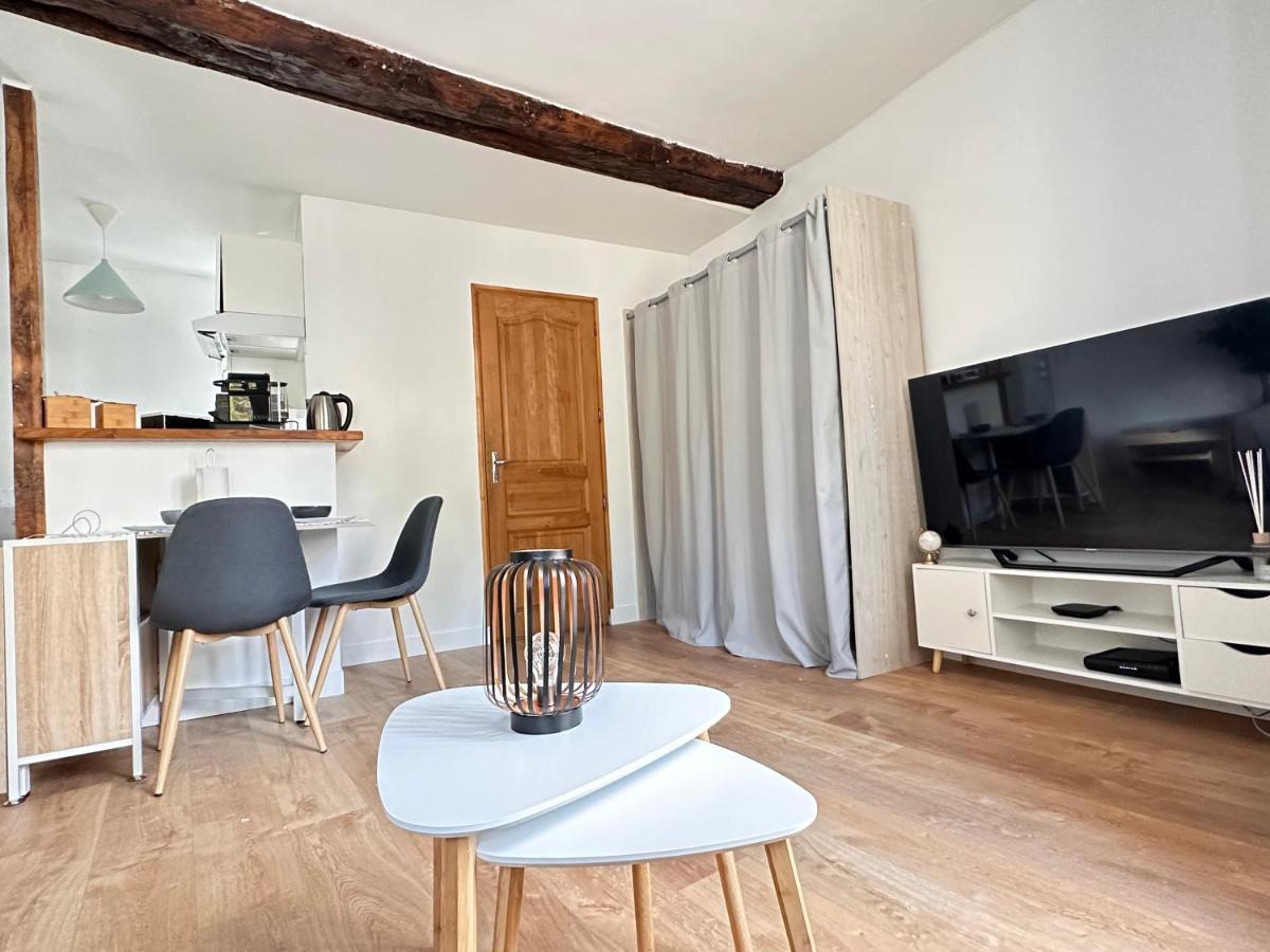 Home Up Pontoise Exterior foto